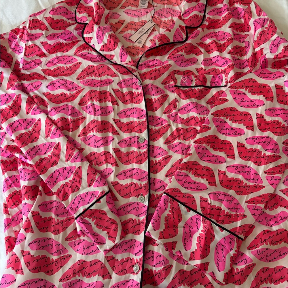 VICTORIA'S SECRET Pink and White Lip Print Pajama Top XL, NWT - Picture 3 of 7